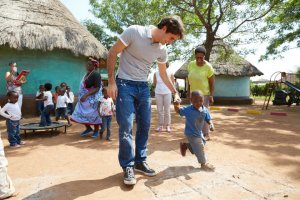 homemnapratica.com - Roger Federer fornece educação e comida para um milhão de crianças