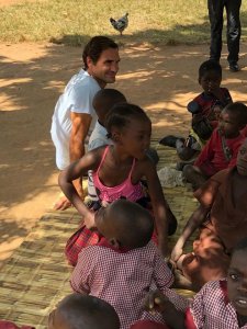 homemnapratica.com - Roger Federer fornece educação e comida para um milhão de crianças