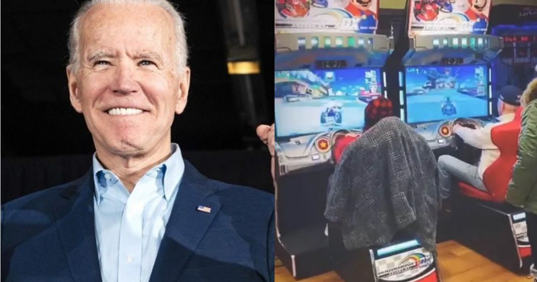 Joe Biden foi flagrado jogando Mario Kart com sua neta de 27 anos.