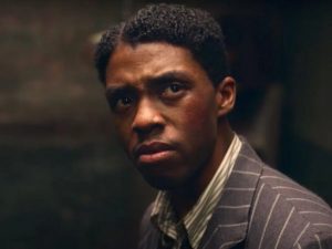 homemnapratica.com - Boseman ganha o Globo de Ouro póstumo de Melhor Ator de Drama.