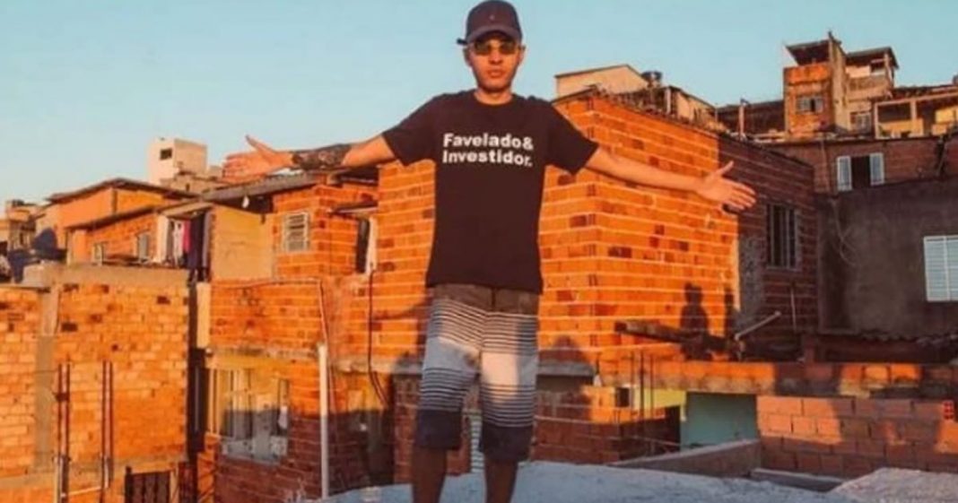 Jovem da favela ganha 1º milhão ensinando finanças no YouTube