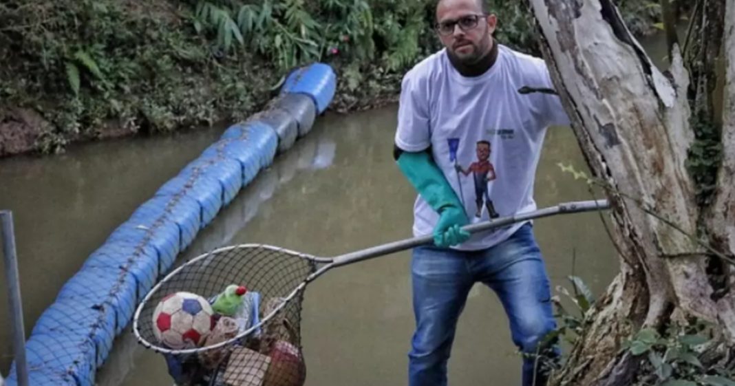 Brasileiro criou uma ‘ecobarreira’ que já retirou 1 tonelada de lixo dos rios
