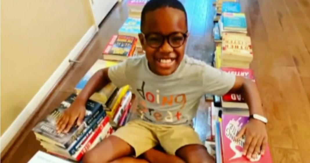 Com apenas 10 anos, ele inspira o mundo doando meio milhão de livros para crianças: ‘um catalisador’ de bondade!