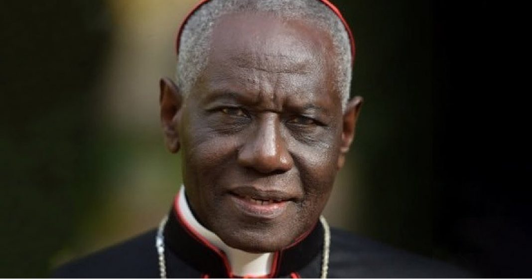 “O nosso mundo já não ouve Deus porque está sempre a falar”, disse o cardeal Robert Sarah.