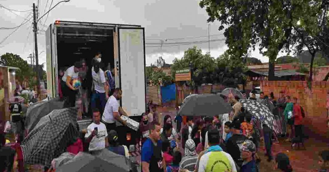 Caminhoneiros se unem e doam 300 brinquedos para crianças carentes