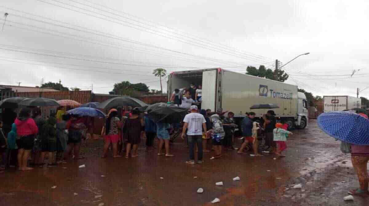 homemnapratica.com - Caminhoneiros se unem e doam 300 brinquedos para crianças carentes