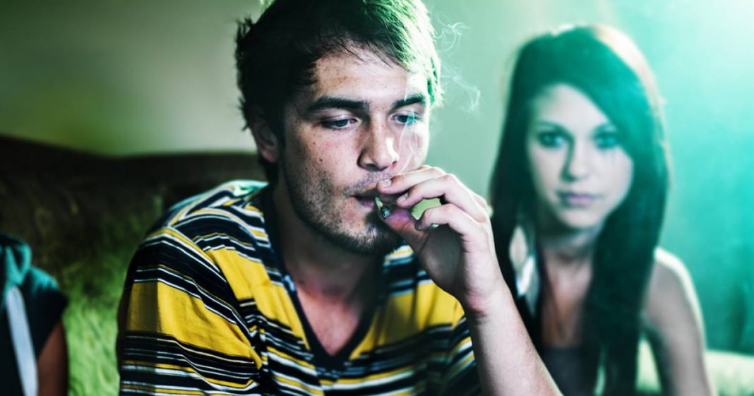 “Meu namorado fuma maconha e eu não aceito!”