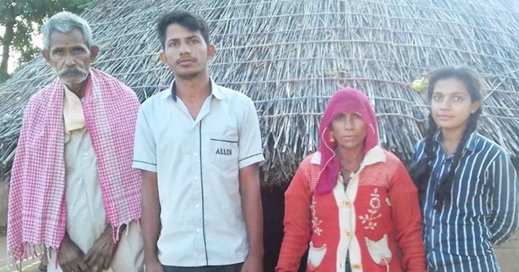 Jovem passa no vestibular e será o primeiro médico de sua aldeia na Índia.