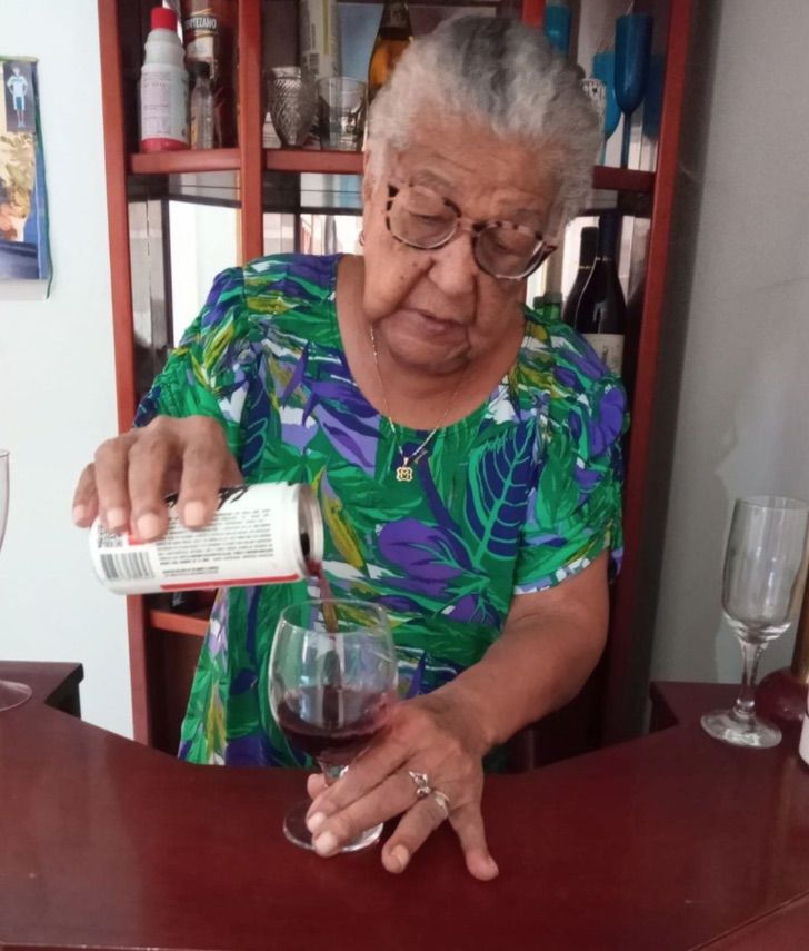influencer de vinhos - Com 102 anos ela se tornou influencer de vinhos: “Meu trabalho é beber do jeito que eu gosto”