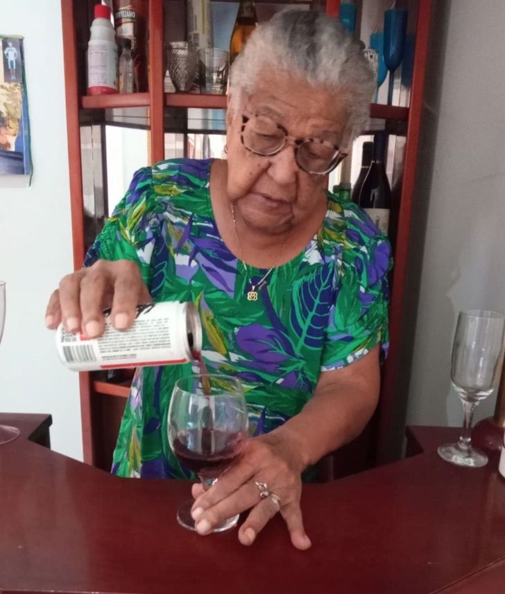 homemnapratica.com - Com 102 anos ela se tornou influencer de vinhos: “Meu trabalho é beber do jeito que eu gosto”