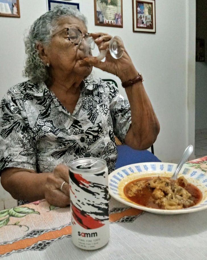 homemnapratica.com - Com 102 anos ela se tornou influencer de vinhos: “Meu trabalho é beber do jeito que eu gosto”