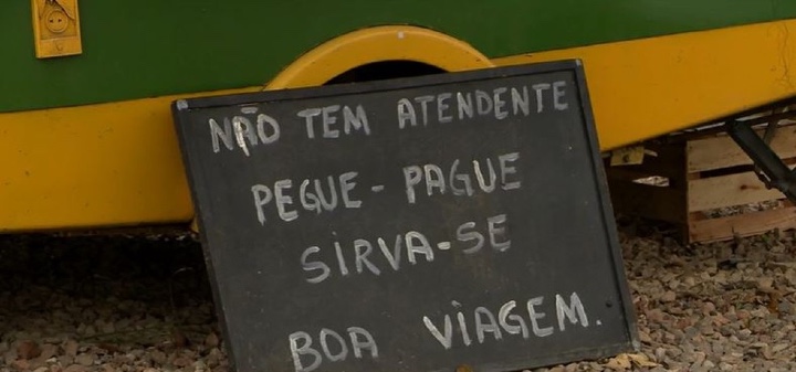 homemnapratica.com - Homem abre loja que exige a honestidade dos clientes. "Não existe funcionário".