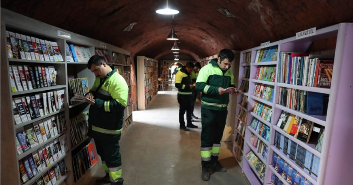 coletores de lixo criam uma biblioteca com milhares de livros descartados - Coletores de lixo criam uma biblioteca com milhares de livros descartados