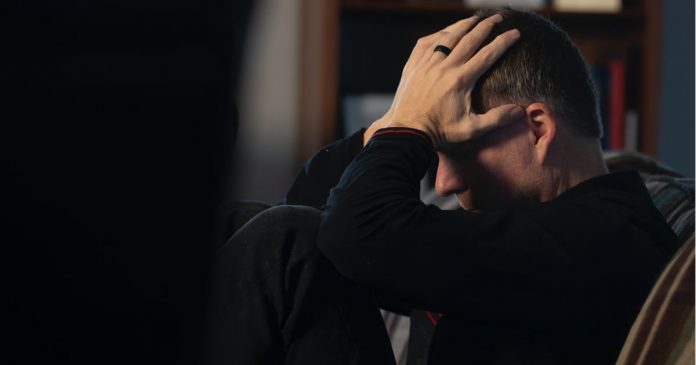Descansar não adianta, o cansaço não passa: 4 coisas que podem estar drenando a sua energia.
