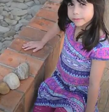 o-que-seu-filho-quer-te-dizer-quanto-ele-te-da-uma-pedra-de-presente