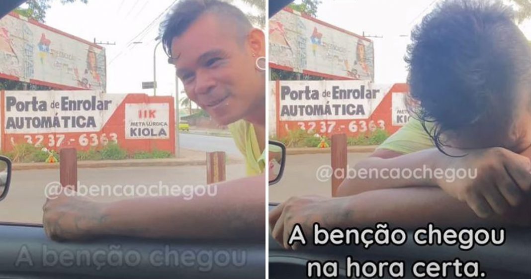 “É ASSIM QUE DEUS AGE!”. Desconhecido surpreende artista de rua em sinal e doa dinheiro de aluguel e cesta básica.