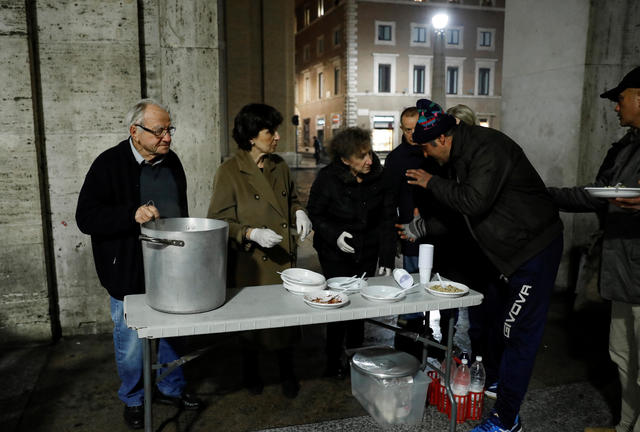 chef italiano de 91 anos cozinha todos os dias para os moradores de rua1 - Chef italiano de 91 anos cozinha todos os dias para os moradores de rua