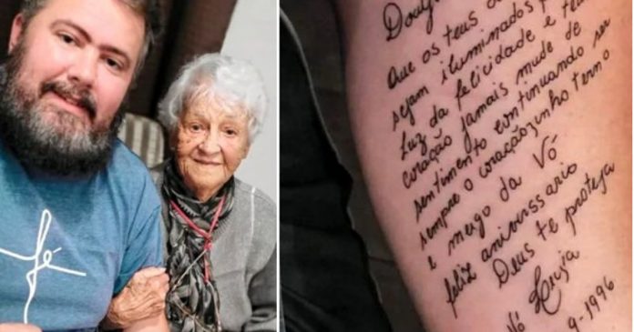 Neto emociona avó e tatua carta dela de 1996: “coraçãozinho terno e meigo da vó”
